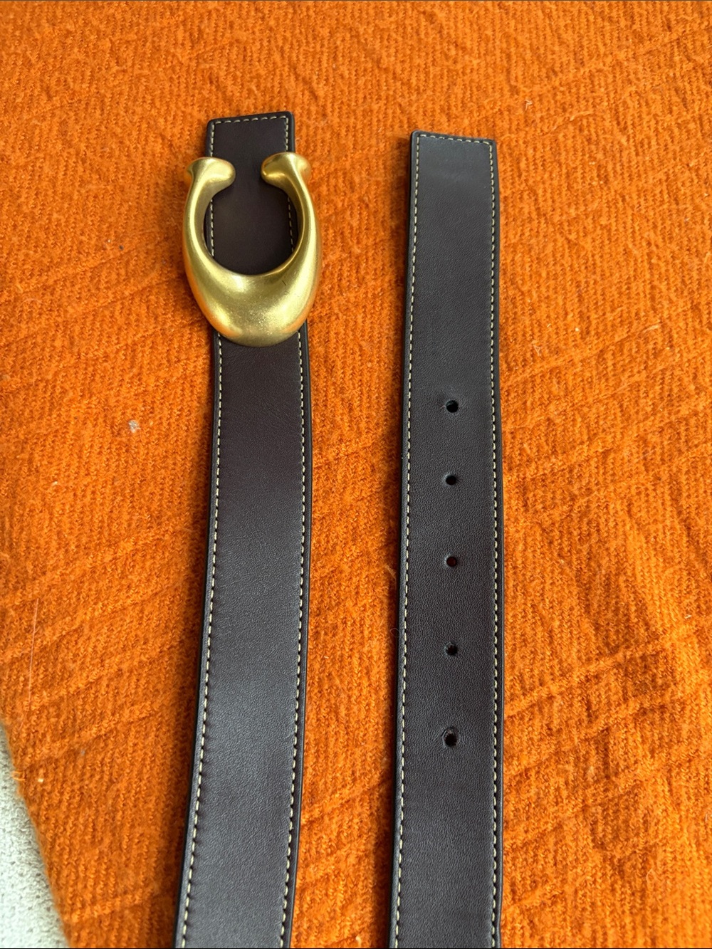Coach Sculpted C buckle reversible - Picture 5 of 10